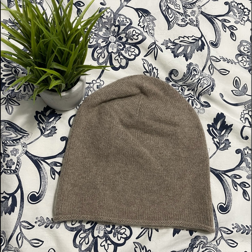 Aritzia Auxiliary cashmere beanie/hat